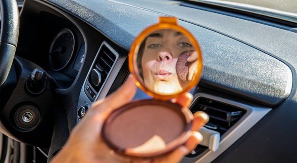 Les miroirs de poche, quelles sont leurs caractéristiques, leur usage et leurs avantages ?