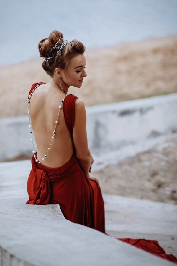 Marier les bijoux avec une robe : voici quelques conseils