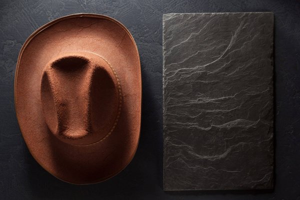 À quoi servent les chapeaux de cow-boy dans la culture populaire et le cinéma ?