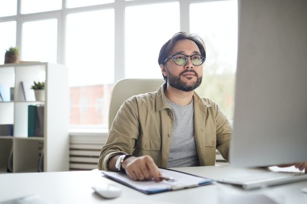 Quelle est la meilleure méthode pour appliquer le sérum visage pour une absorption optimale ?